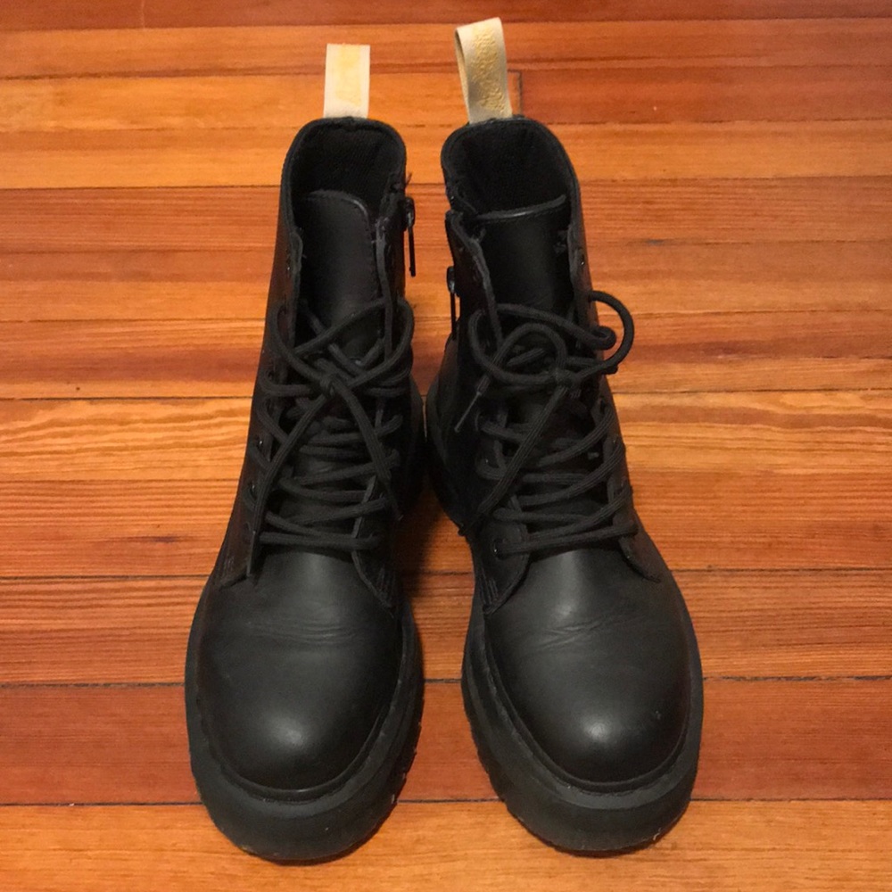 Black platform dr. Martens
